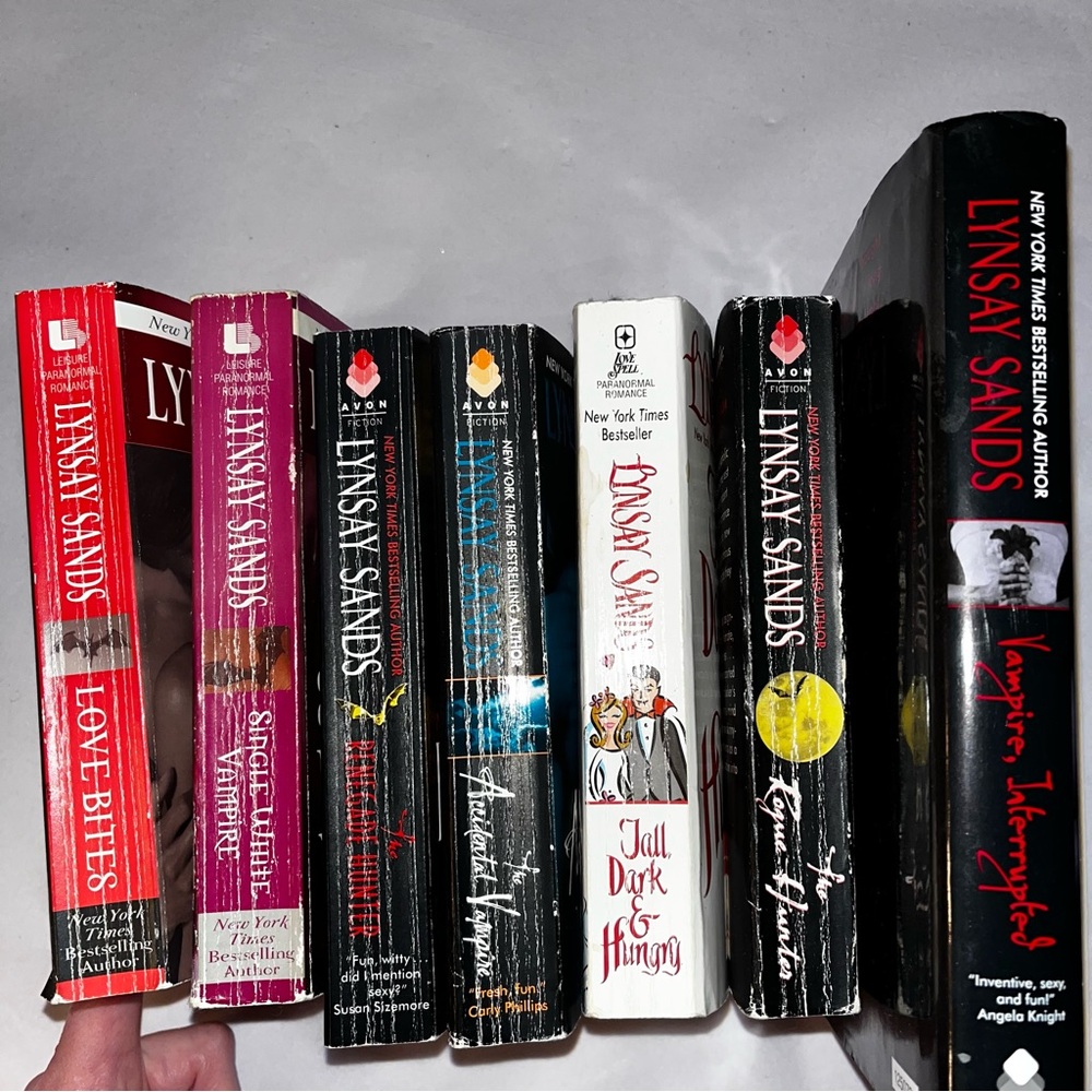 Lynsay Sands Argeneau Vampire Romance Lot of 7 Books (6 Paperback + 1 Hardcover) - Picture 4 of 4